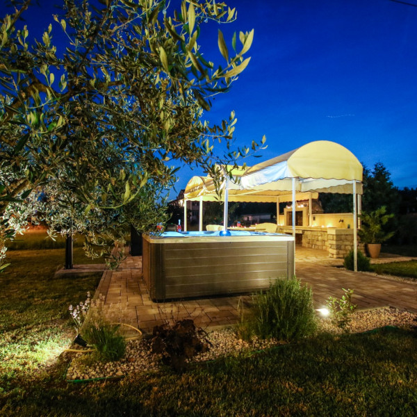 Apartment Tina with jacuzzi, Porec Apartments - Apartman Tina s jacuzzijem i Apartmani Villa Irena Poreč