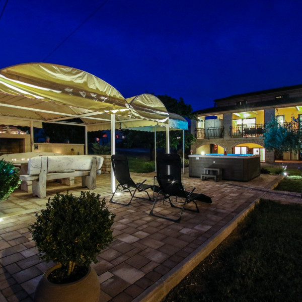 Apartment Tina with jacuzzi, Porec Apartments - Apartman Tina s jacuzzijem i Apartmani Villa Irena Poreč