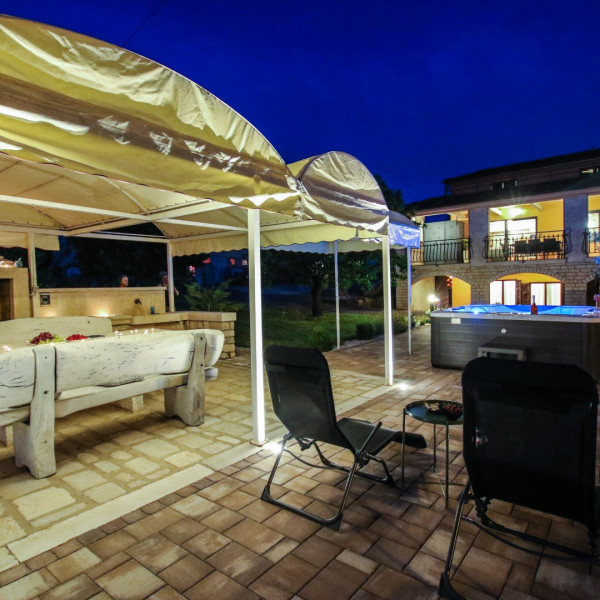 Apartment Tina with jacuzzi, Porec Apartments - Apartman Tina s jacuzzijem i Apartmani Villa Irena Poreč