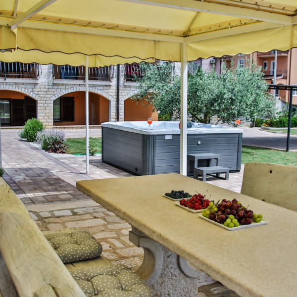 Apartment Tina with jacuzzi, Porec Apartments - Apartman Tina s jacuzzijem i Apartmani Villa Irena Poreč