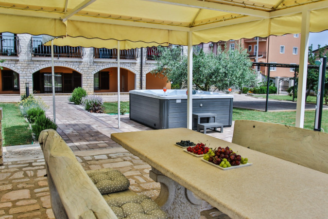 Aussenbereich, Porec Apartments - Apartment Tina mit Whirlpool und Apartments Villa Irena, Istrien, Kroatien Poreč